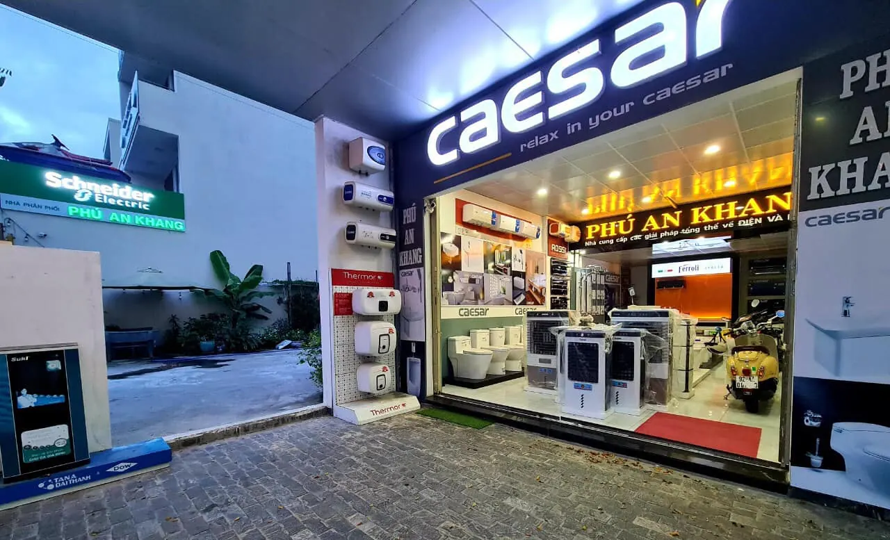 Mặt tiền showroom Caesar và Schneider buổi tối